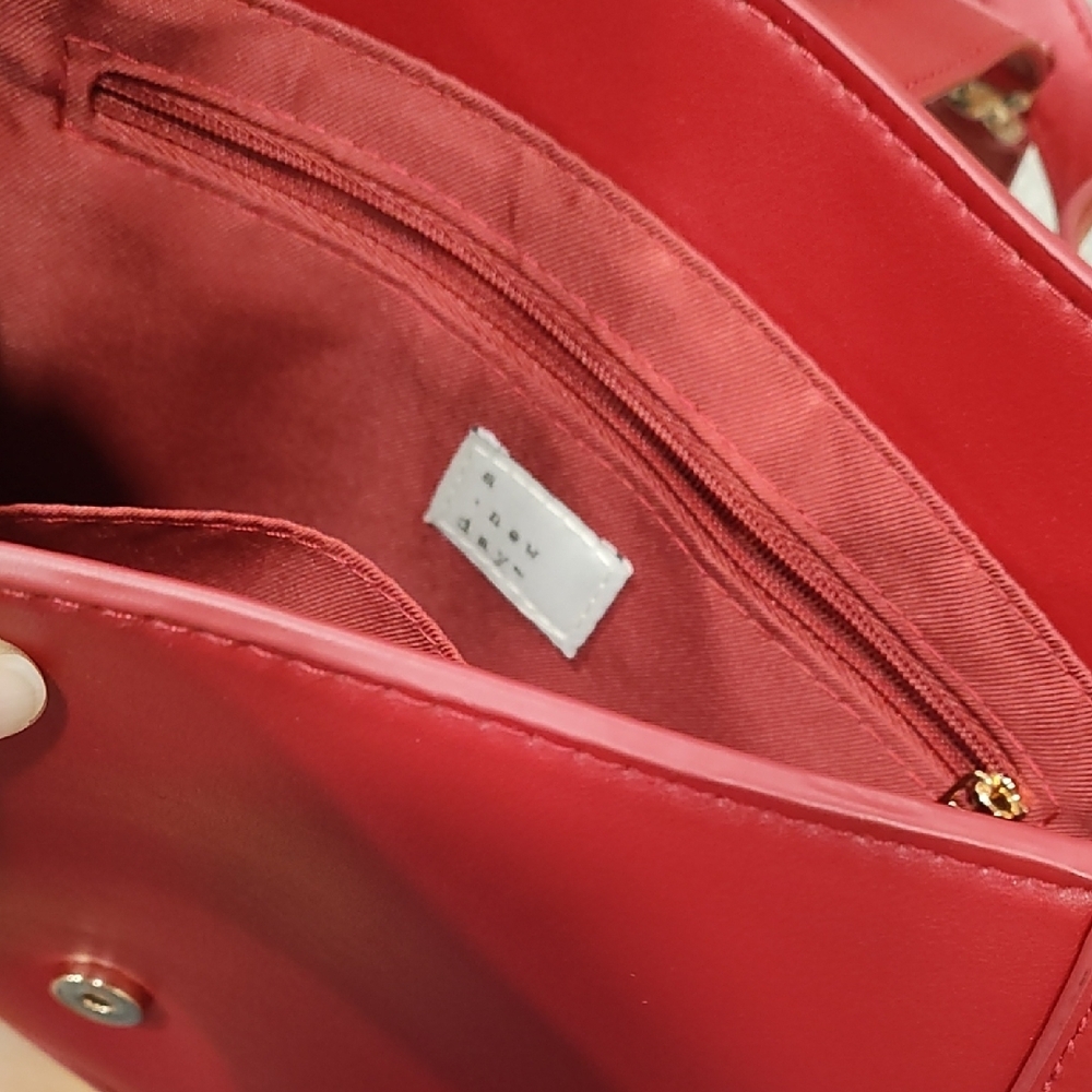 a new day Chic Red Shoulder Bag - Picture 7 of 11